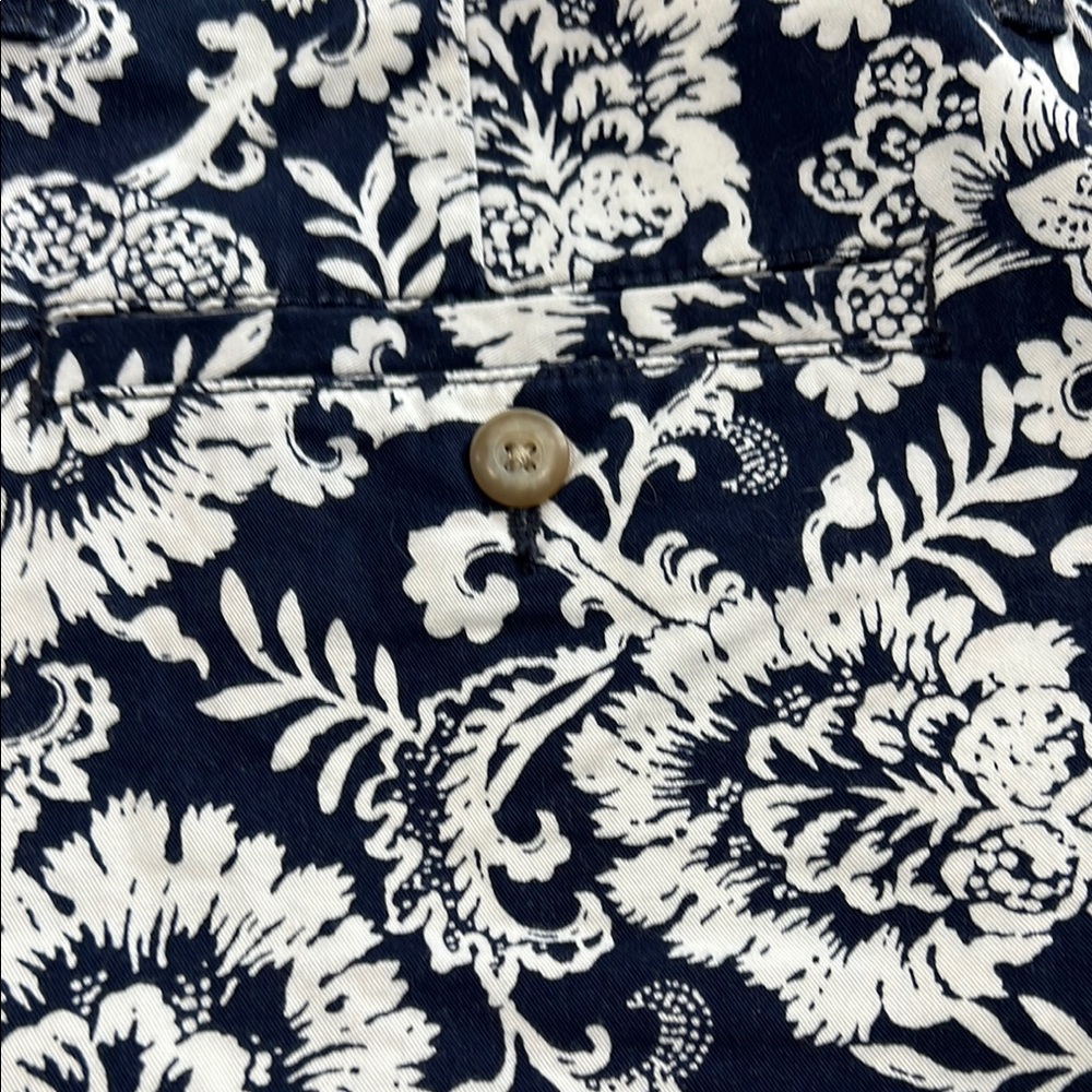 GAP Blue and White Floral Bermudas Tailored Fit - Picture 4 of 4